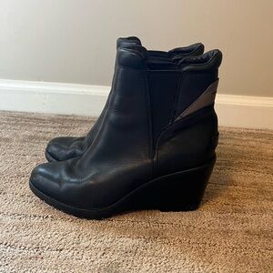 Sorel leather boots. Size 8.5